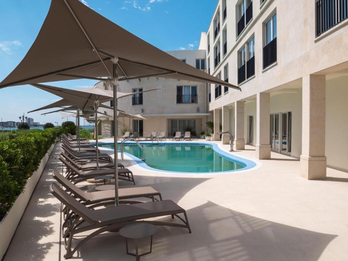 Lux Pool Suite Умаг Екстериор снимка