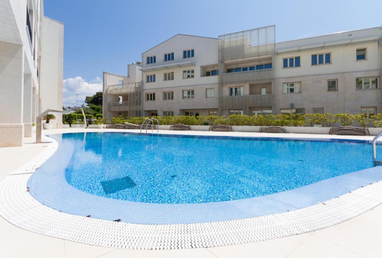 Lux Pool Suite Умаг Екстериор снимка