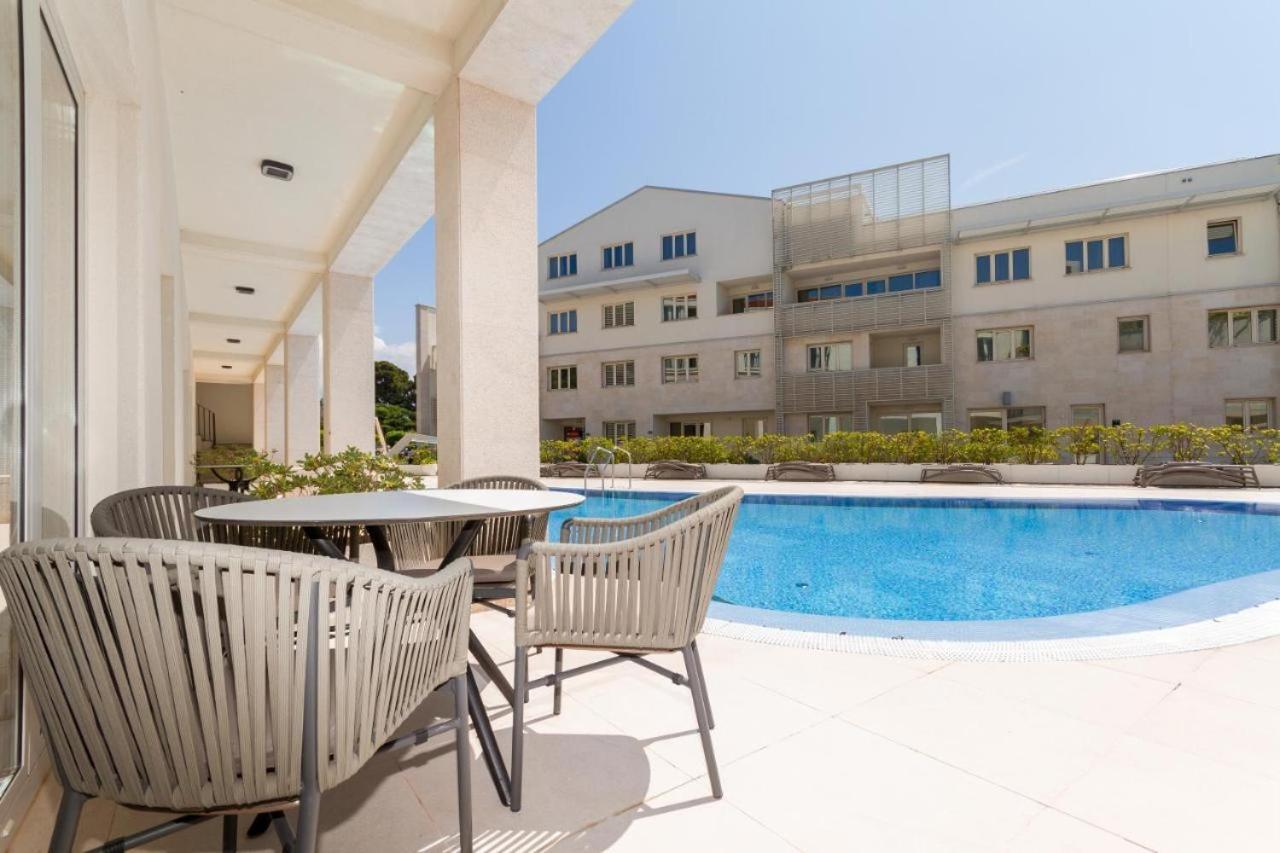 Lux Pool Suite Умаг Екстериор снимка