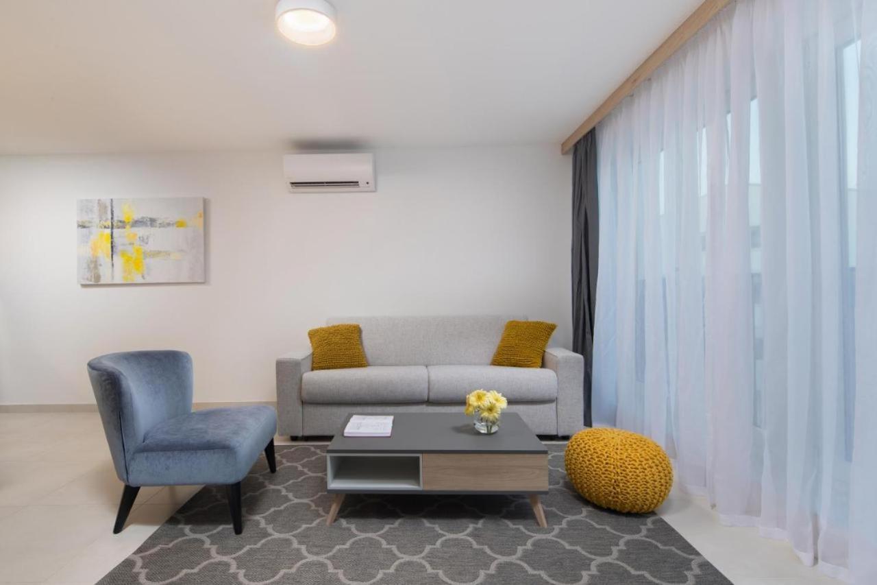 Lux Pool Suite Умаг Екстериор снимка
