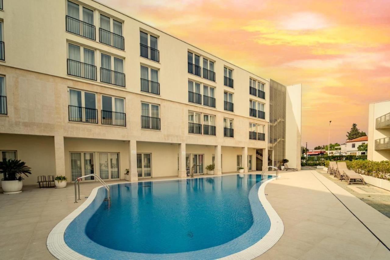 Lux Pool Suite Умаг Екстериор снимка